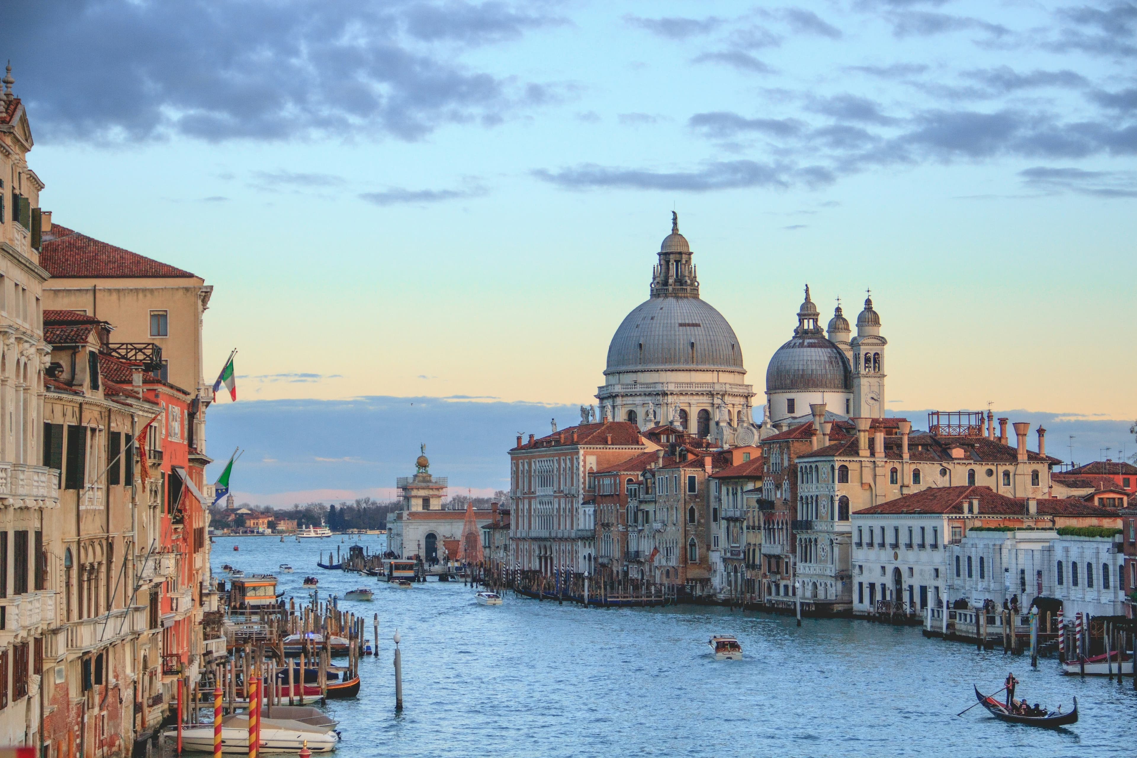 Romantic Italy Travel Diary: 7 Days of Love and Discovery