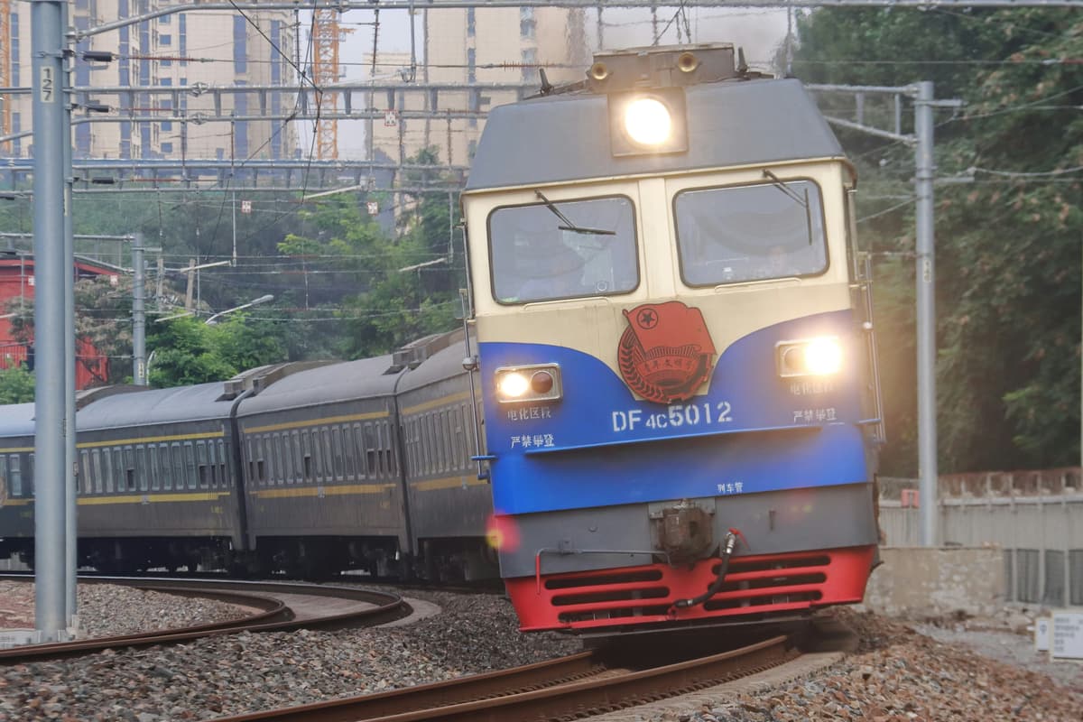 The Ultimate Guide: Riding the Overnight Train from Bangkok to Chiang Mai (Sleeper Class Review)
